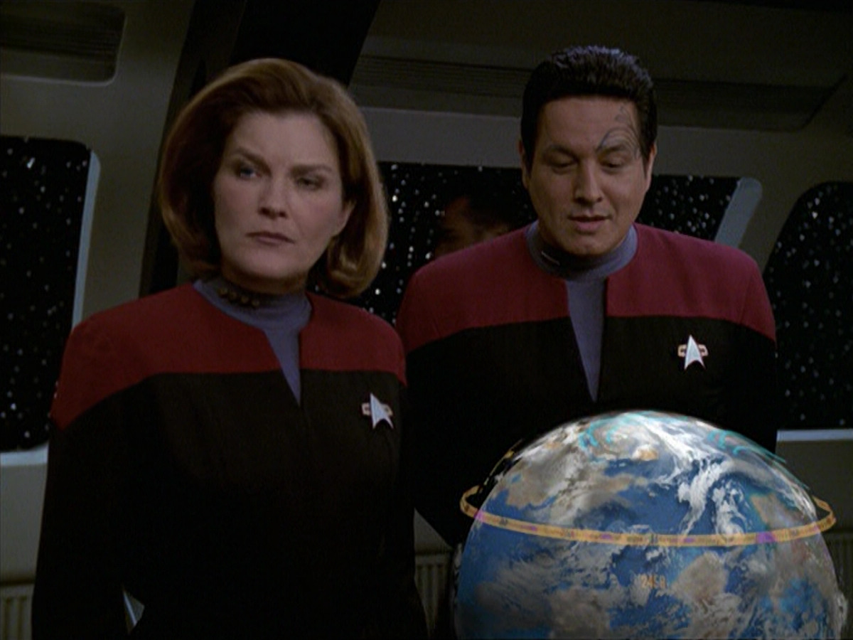 extant_StarTrek_VOY_6x19-ChildsPlay_00087.jpg