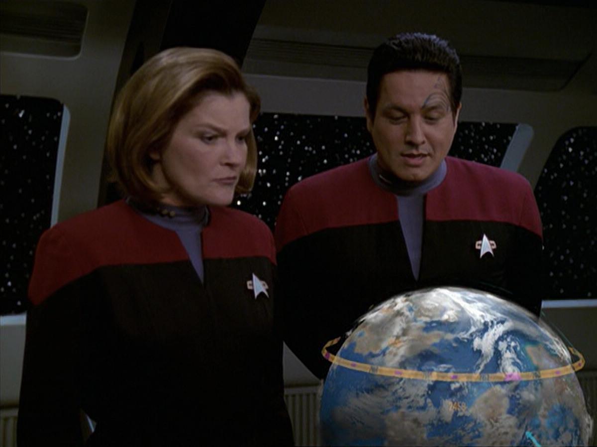 extant_StarTrek_VOY_6x19-ChildsPlay_00088.jpg