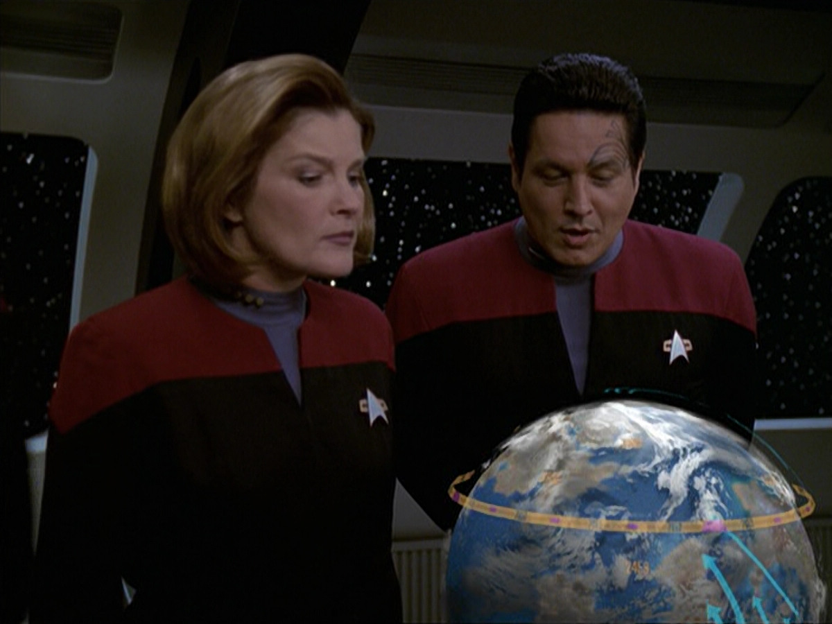 extant_StarTrek_VOY_6x19-ChildsPlay_00089.jpg