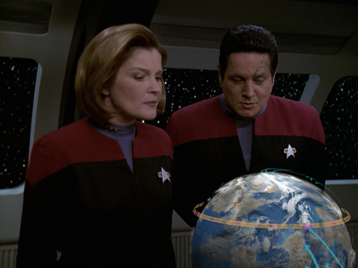 extant_StarTrek_VOY_6x19-ChildsPlay_00090.jpg