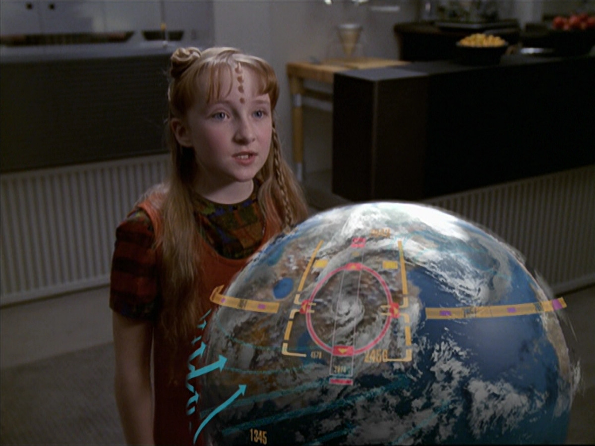 extant_StarTrek_VOY_6x19-ChildsPlay_00094.jpg