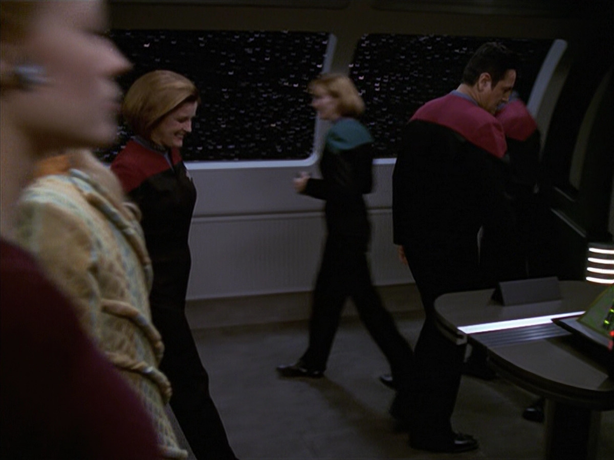 extant_StarTrek_VOY_6x19-ChildsPlay_00105.jpg