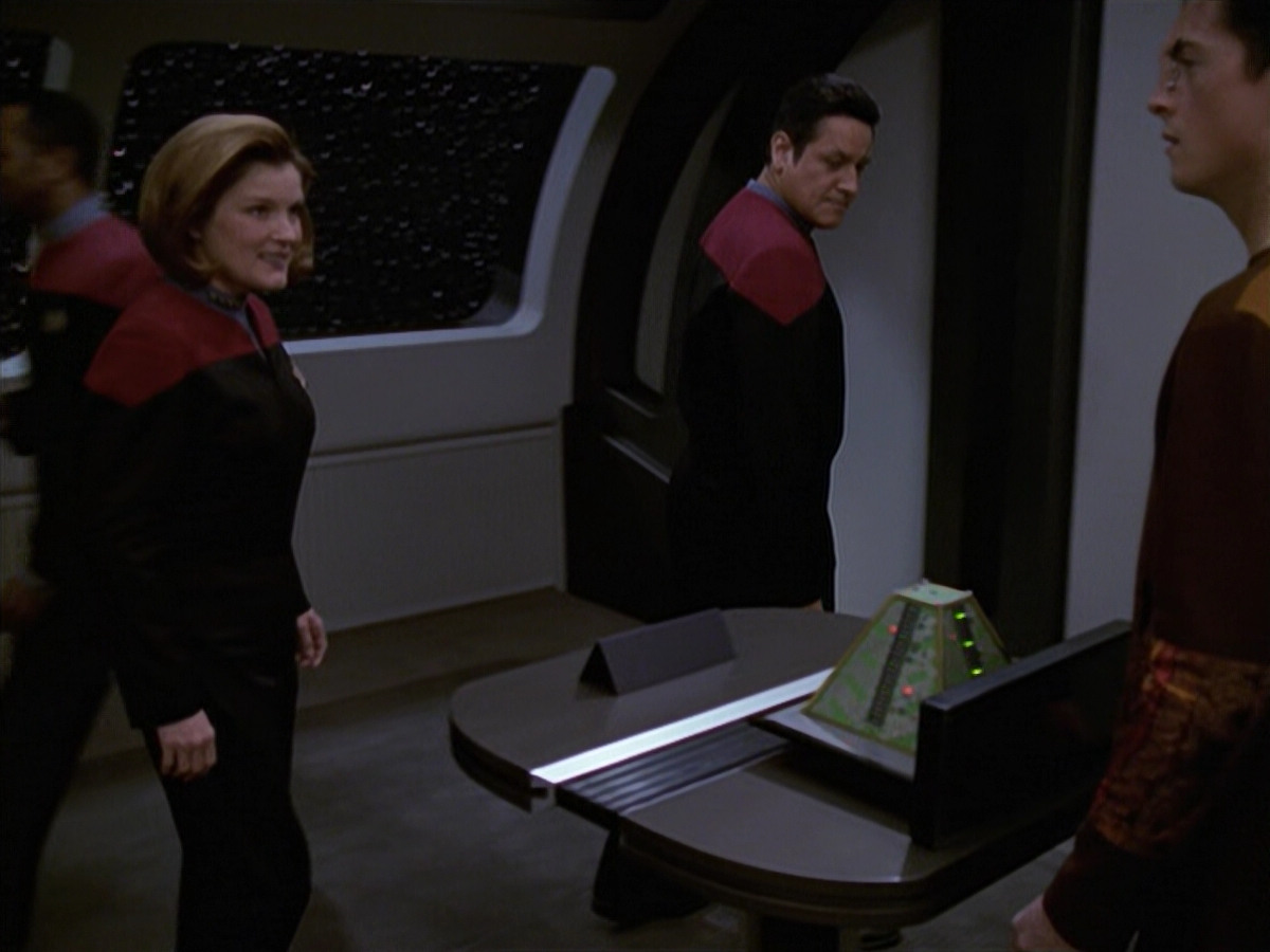 extant_StarTrek_VOY_6x19-ChildsPlay_00107.jpg