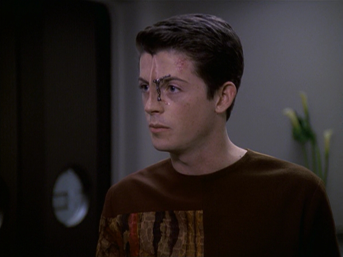 extant_StarTrek_VOY_6x19-ChildsPlay_00117.jpg