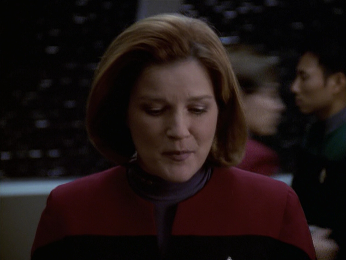 extant_StarTrek_VOY_6x19-ChildsPlay_00133.jpg