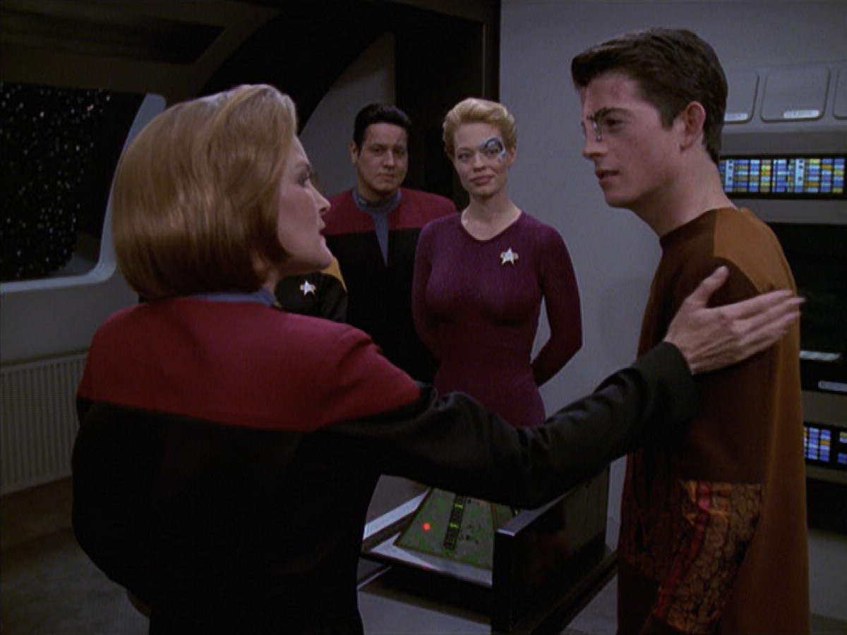 extant_StarTrek_VOY_6x19-ChildsPlay_00149.jpg