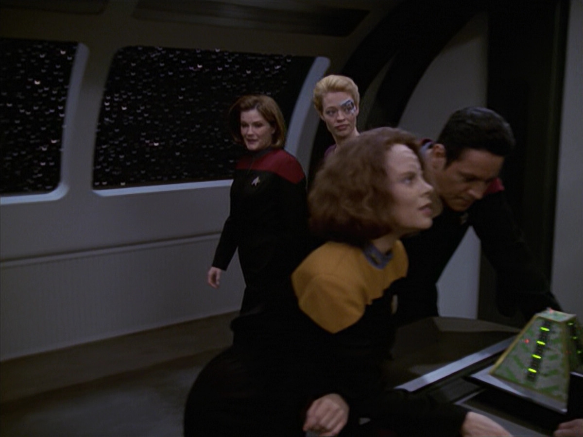 extant_StarTrek_VOY_6x19-ChildsPlay_00161.jpg