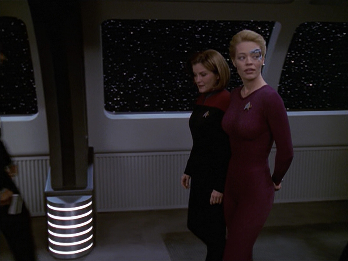 extant_StarTrek_VOY_6x19-ChildsPlay_00164.jpg