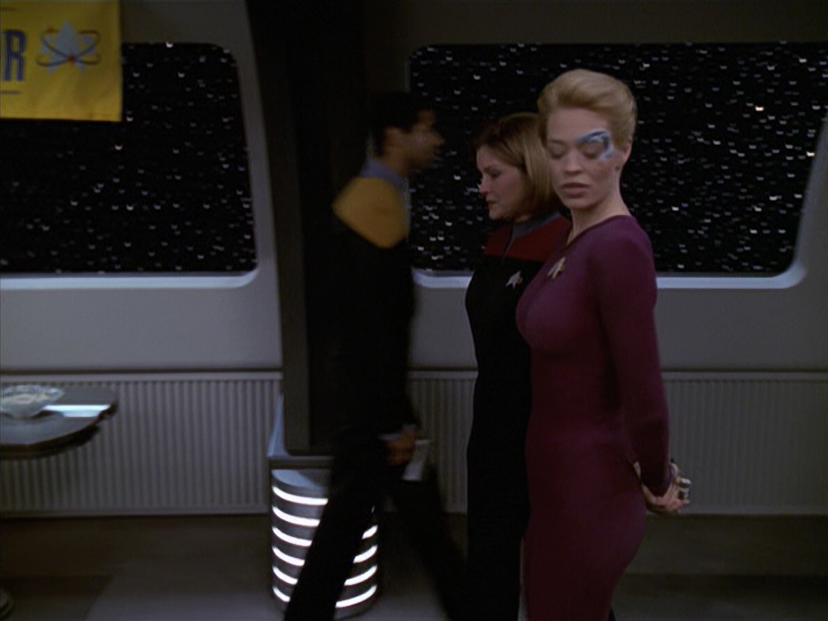 extant_StarTrek_VOY_6x19-ChildsPlay_00165.jpg