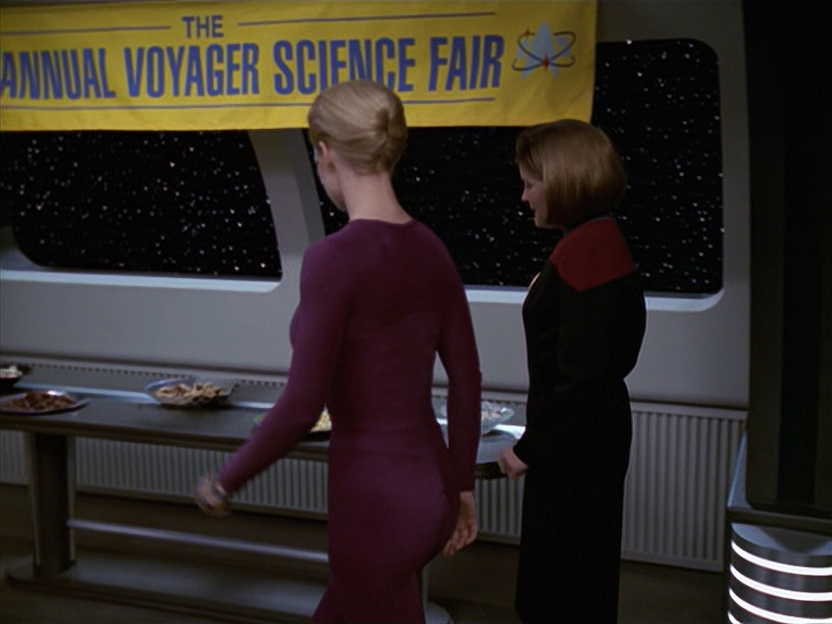 extant_StarTrek_VOY_6x19-ChildsPlay_00168.jpg