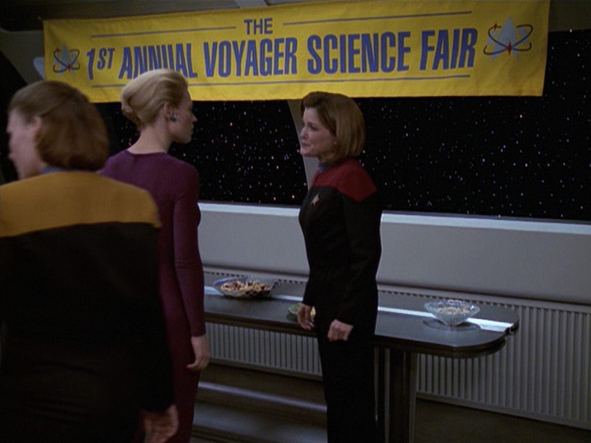 extant_StarTrek_VOY_6x19-ChildsPlay_00171.jpg