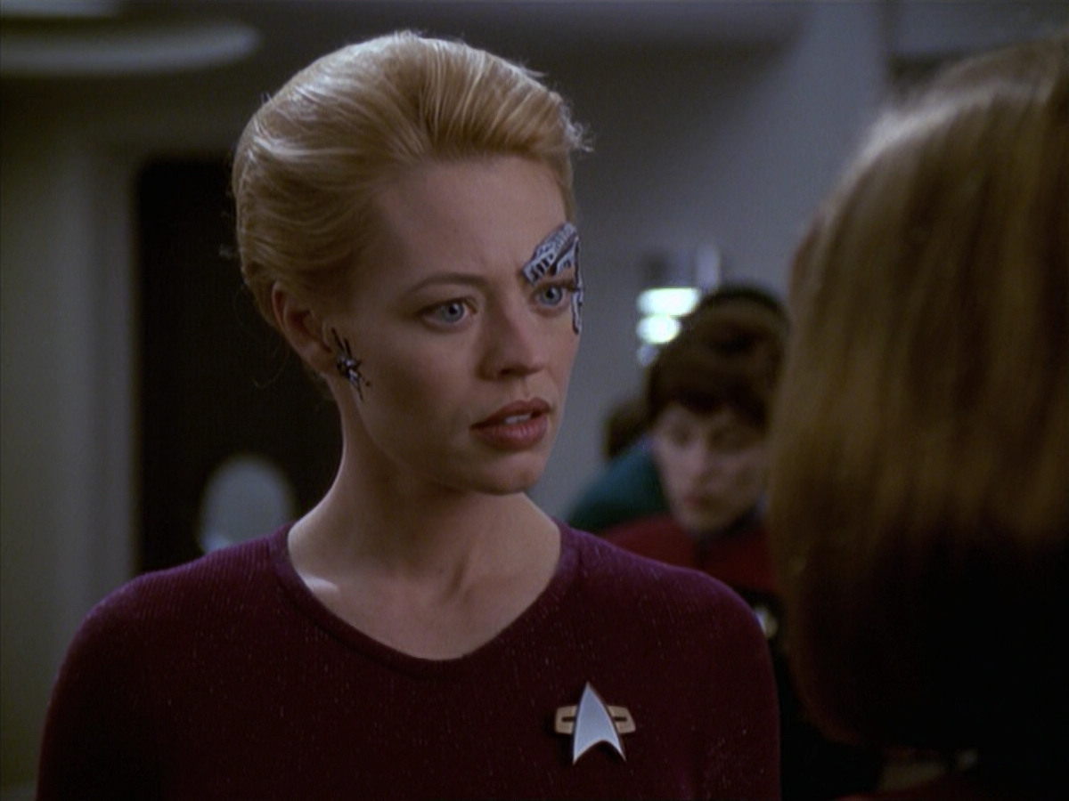 extant_StarTrek_VOY_6x19-ChildsPlay_00185.jpg