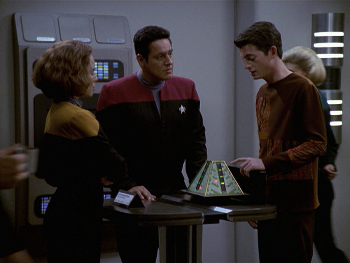 extant_StarTrek_VOY_6x19-ChildsPlay_00189.jpg