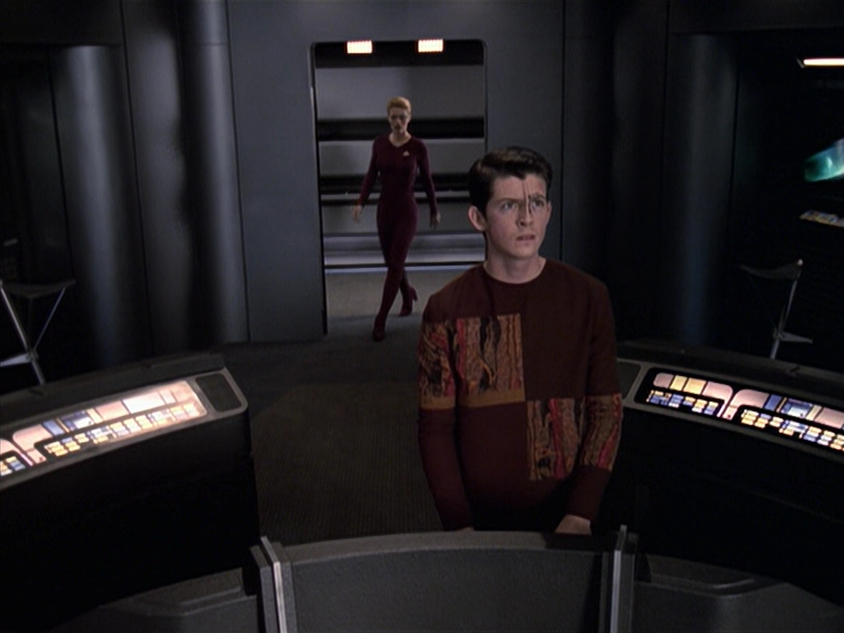 extant_StarTrek_VOY_6x19-ChildsPlay_00361.jpg