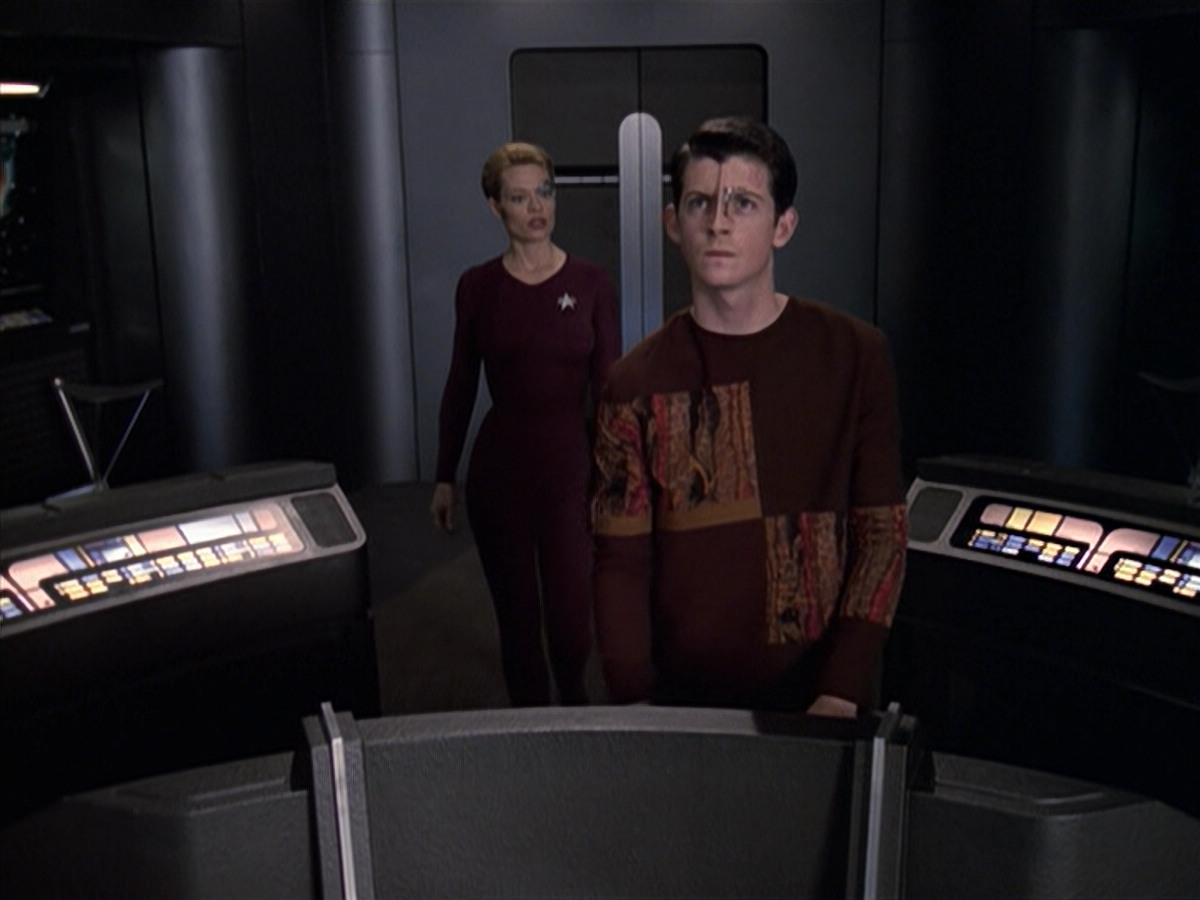 extant_StarTrek_VOY_6x19-ChildsPlay_00365.jpg