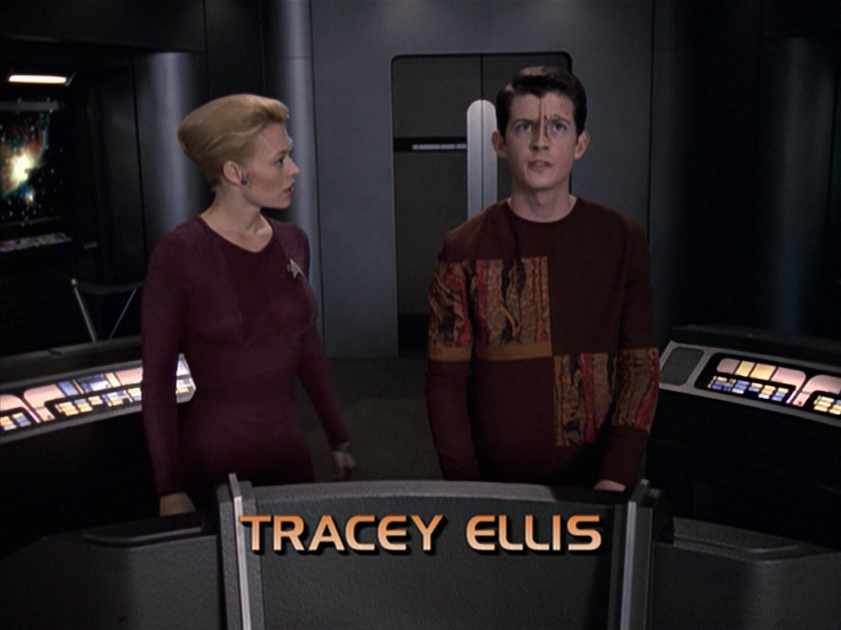 extant_StarTrek_VOY_6x19-ChildsPlay_00368.jpg