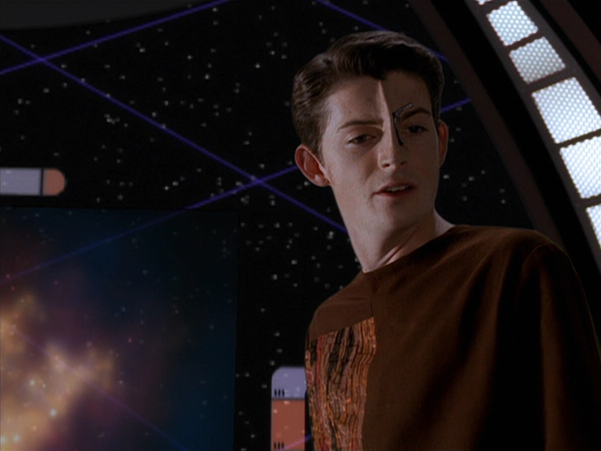 extant_StarTrek_VOY_6x19-ChildsPlay_00398.jpg
