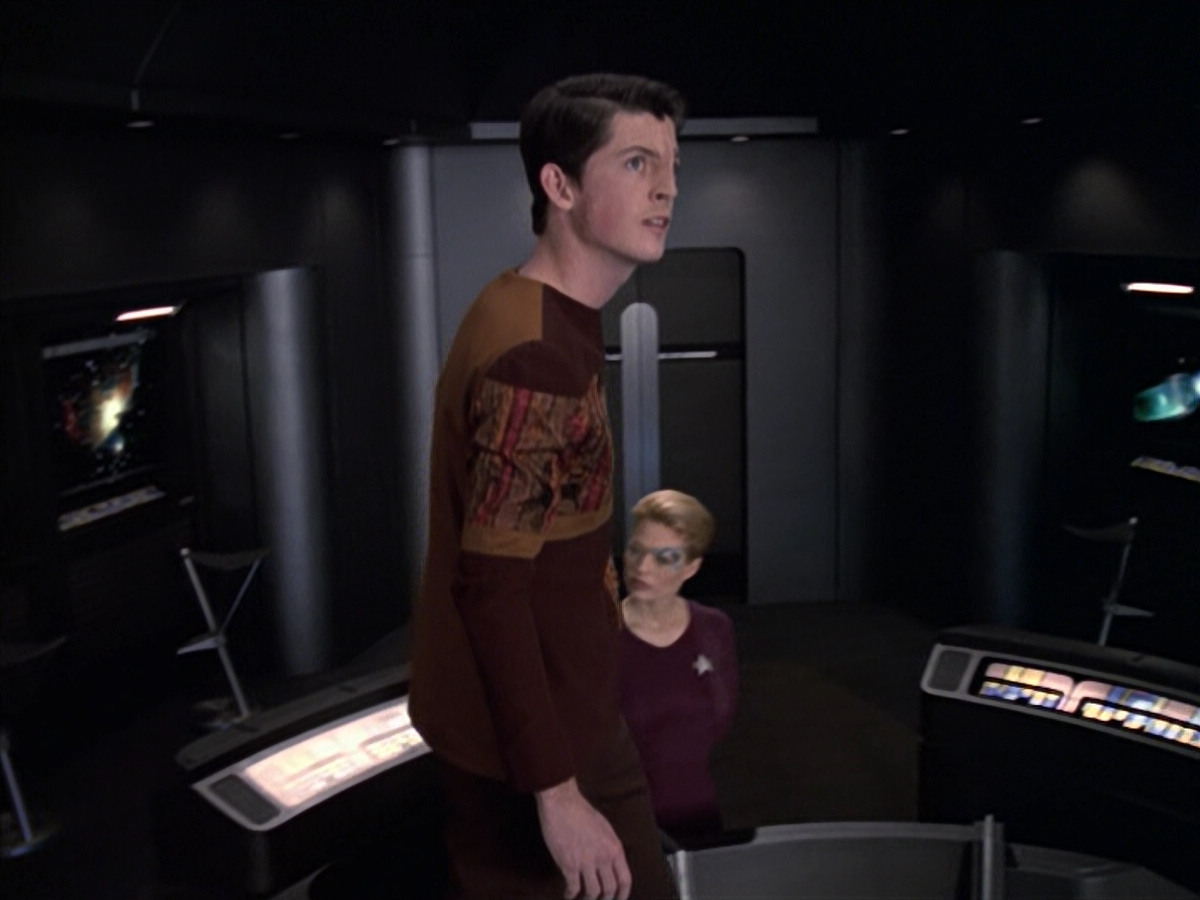 extant_StarTrek_VOY_6x19-ChildsPlay_00413.jpg
