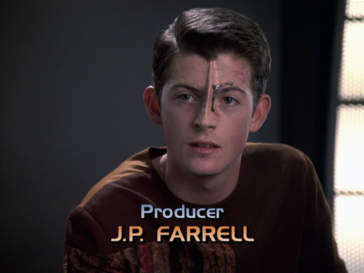 extant_StarTrek_VOY_6x19-ChildsPlay_00428.jpg