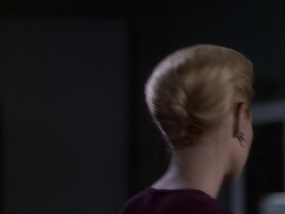extant_StarTrek_VOY_6x19-ChildsPlay_00585.jpg