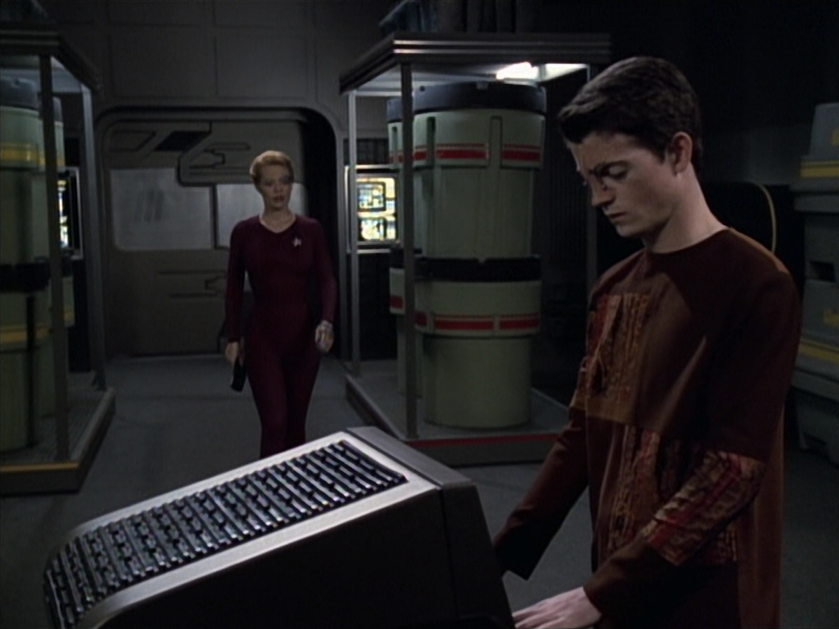 extant_StarTrek_VOY_6x19-ChildsPlay_00622.jpg