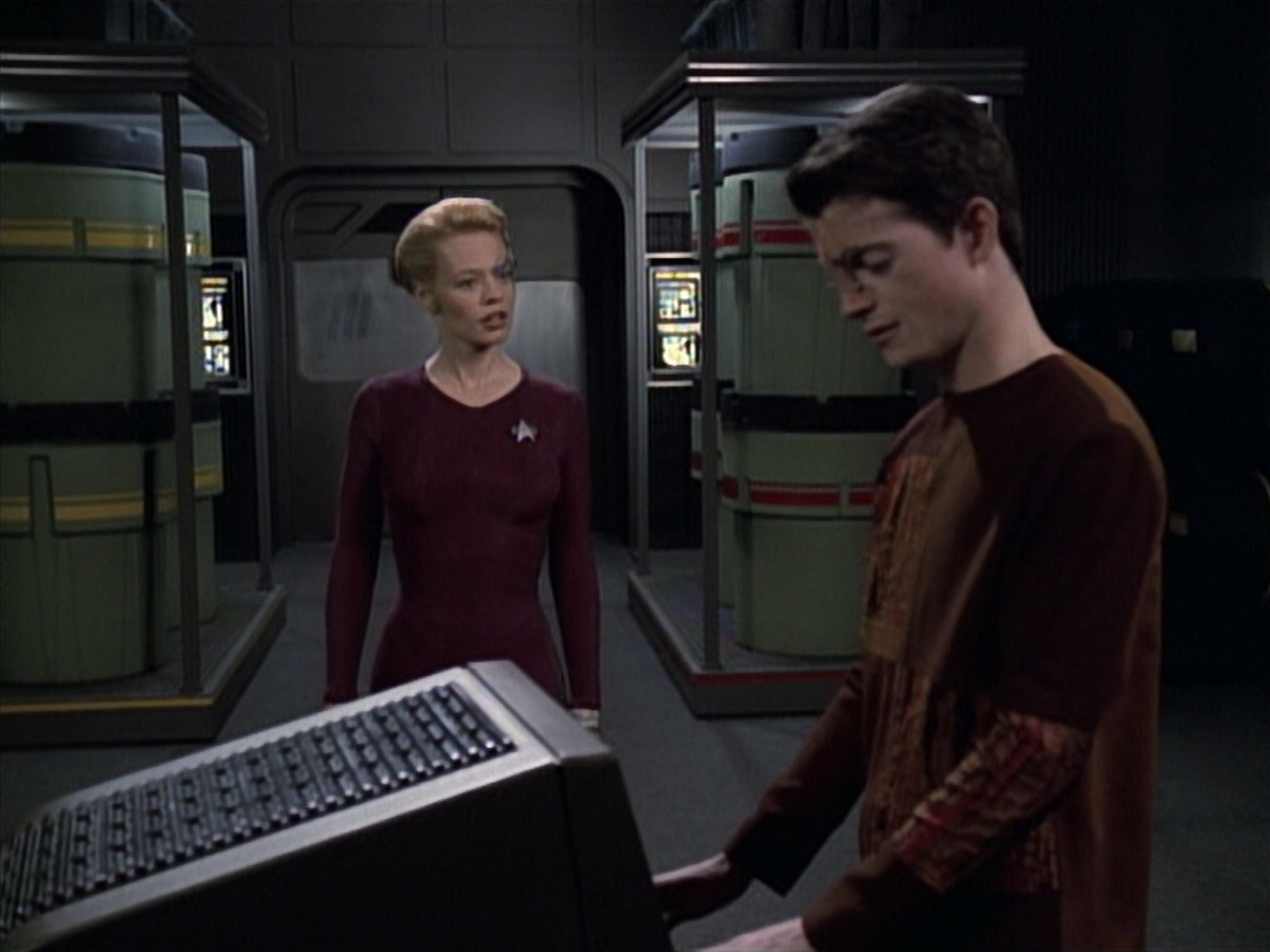extant_StarTrek_VOY_6x19-ChildsPlay_00625.jpg