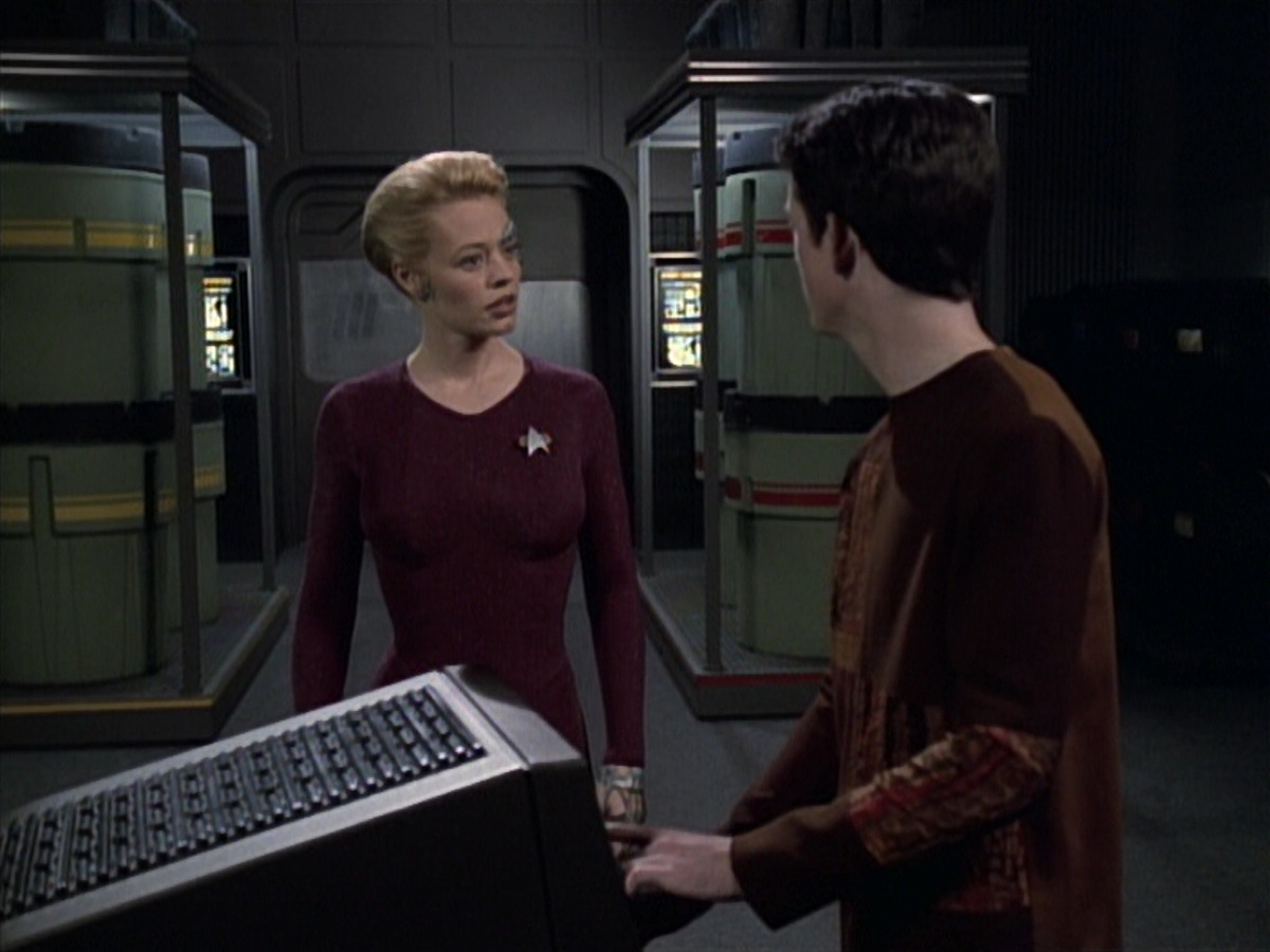 extant_StarTrek_VOY_6x19-ChildsPlay_00630.jpg