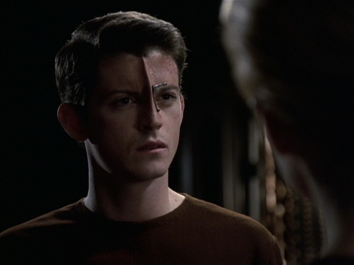 extant_StarTrek_VOY_6x19-ChildsPlay_00656.jpg