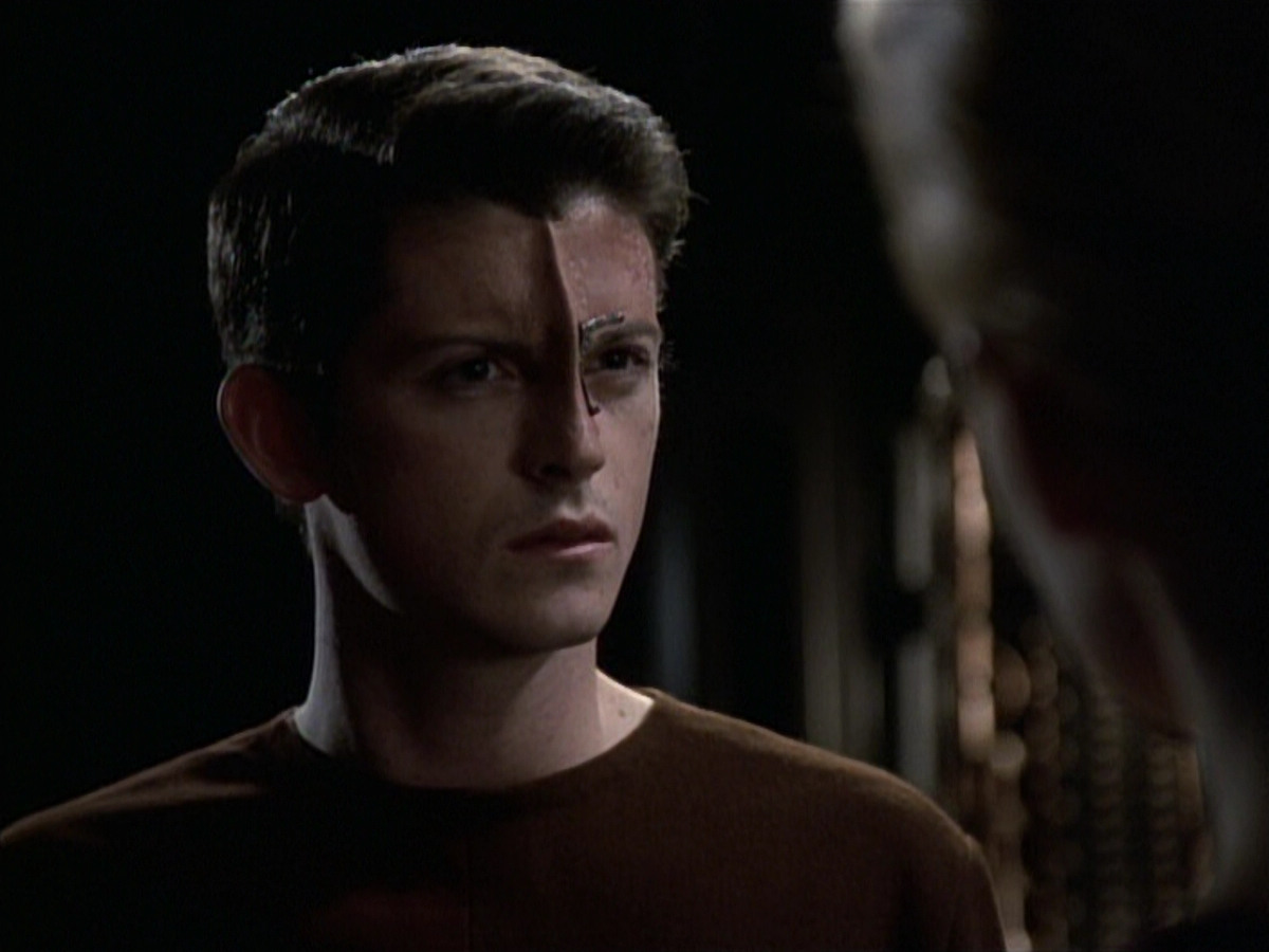 extant_StarTrek_VOY_6x19-ChildsPlay_00659.jpg
