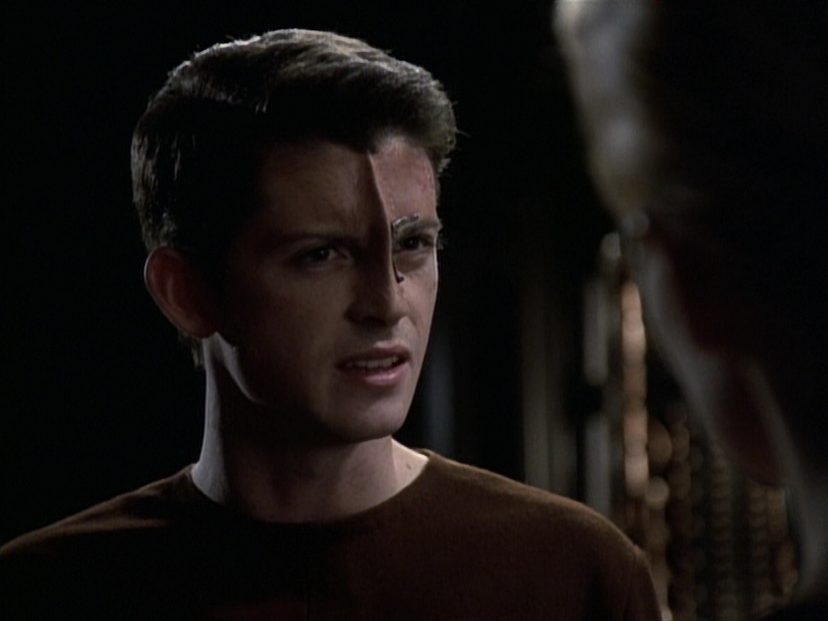 extant_StarTrek_VOY_6x19-ChildsPlay_00663.jpg