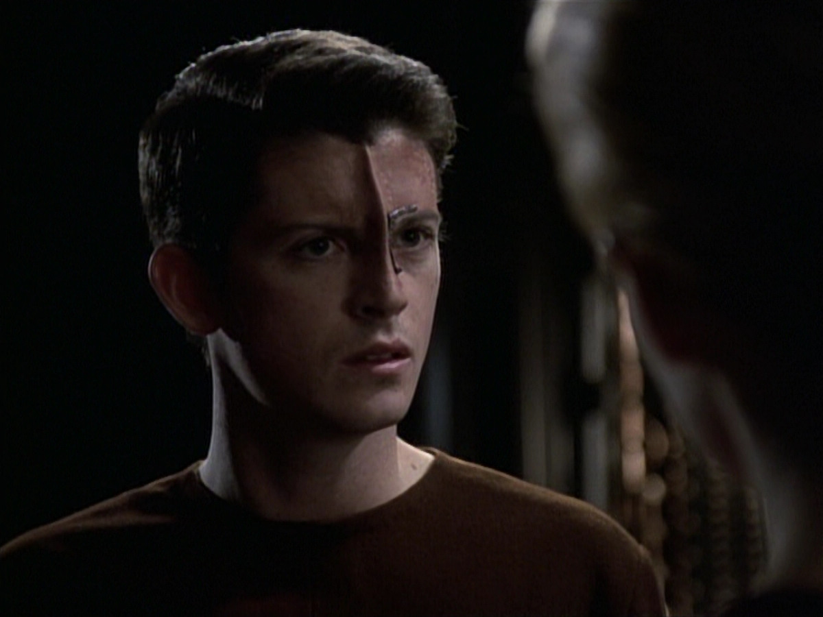 extant_StarTrek_VOY_6x19-ChildsPlay_00669.jpg