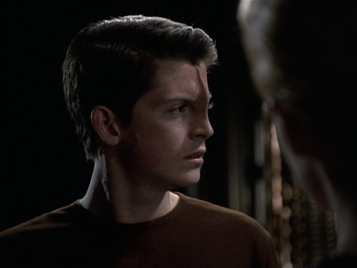 extant_StarTrek_VOY_6x19-ChildsPlay_00680.jpg