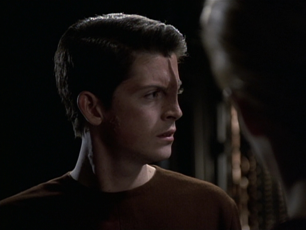 extant_StarTrek_VOY_6x19-ChildsPlay_00682.jpg
