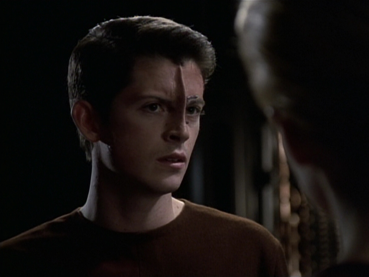 extant_StarTrek_VOY_6x19-ChildsPlay_00684.jpg