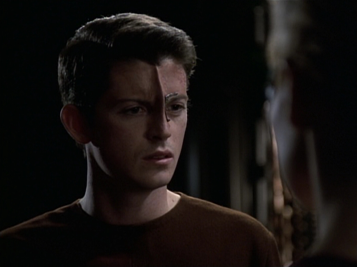 extant_StarTrek_VOY_6x19-ChildsPlay_00708.jpg