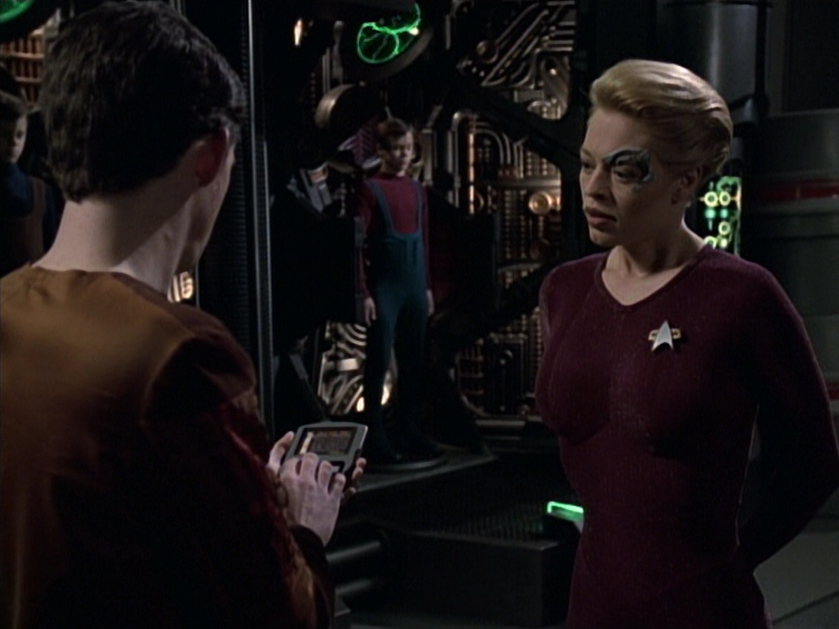 extant_StarTrek_VOY_6x19-ChildsPlay_00728.jpg