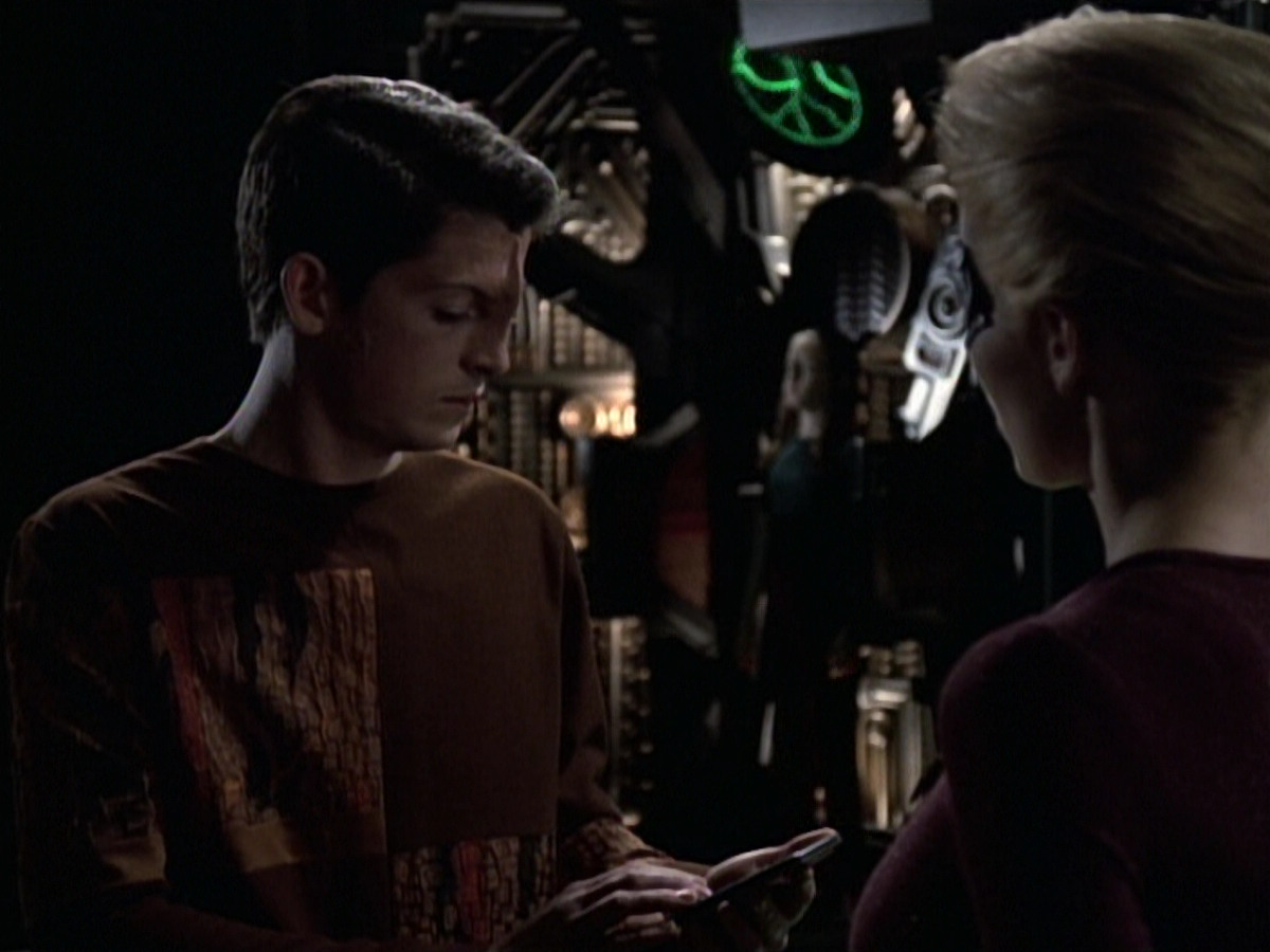 extant_StarTrek_VOY_6x19-ChildsPlay_00733.jpg