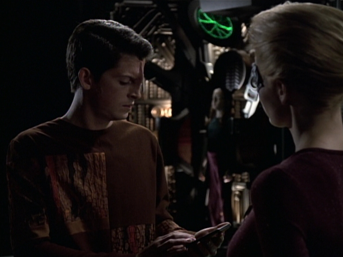 extant_StarTrek_VOY_6x19-ChildsPlay_00737.jpg