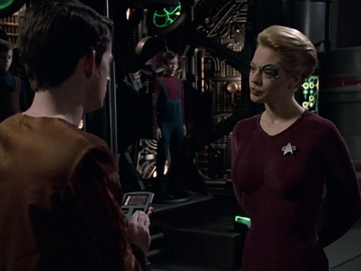 extant_StarTrek_VOY_6x19-ChildsPlay_00742.jpg