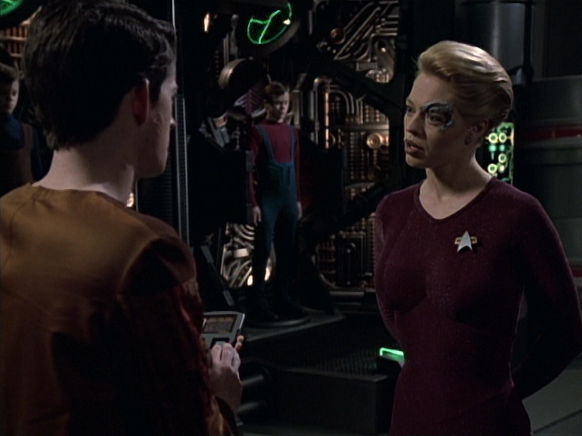 extant_StarTrek_VOY_6x19-ChildsPlay_00745.jpg