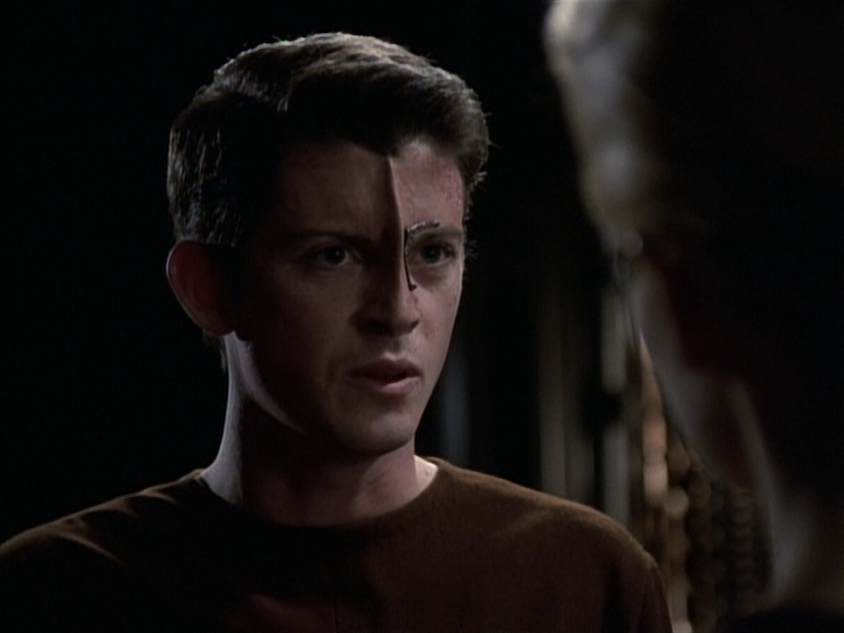 extant_StarTrek_VOY_6x19-ChildsPlay_00747.jpg