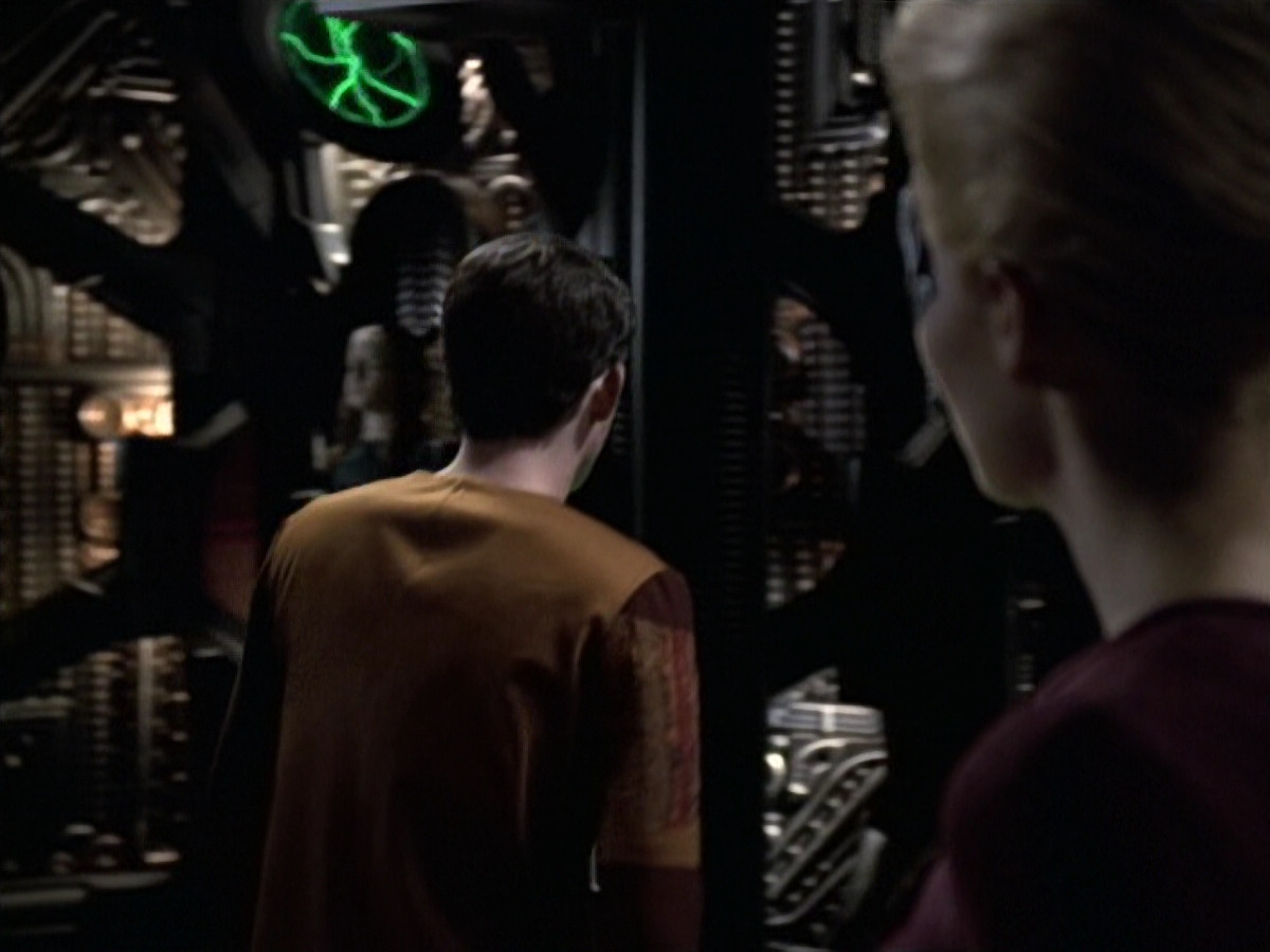 extant_StarTrek_VOY_6x19-ChildsPlay_00764.jpg