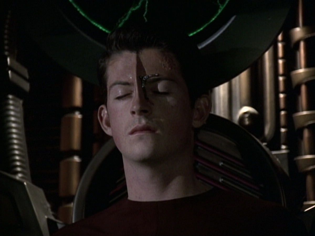 extant_StarTrek_VOY_6x19-ChildsPlay_00775.jpg