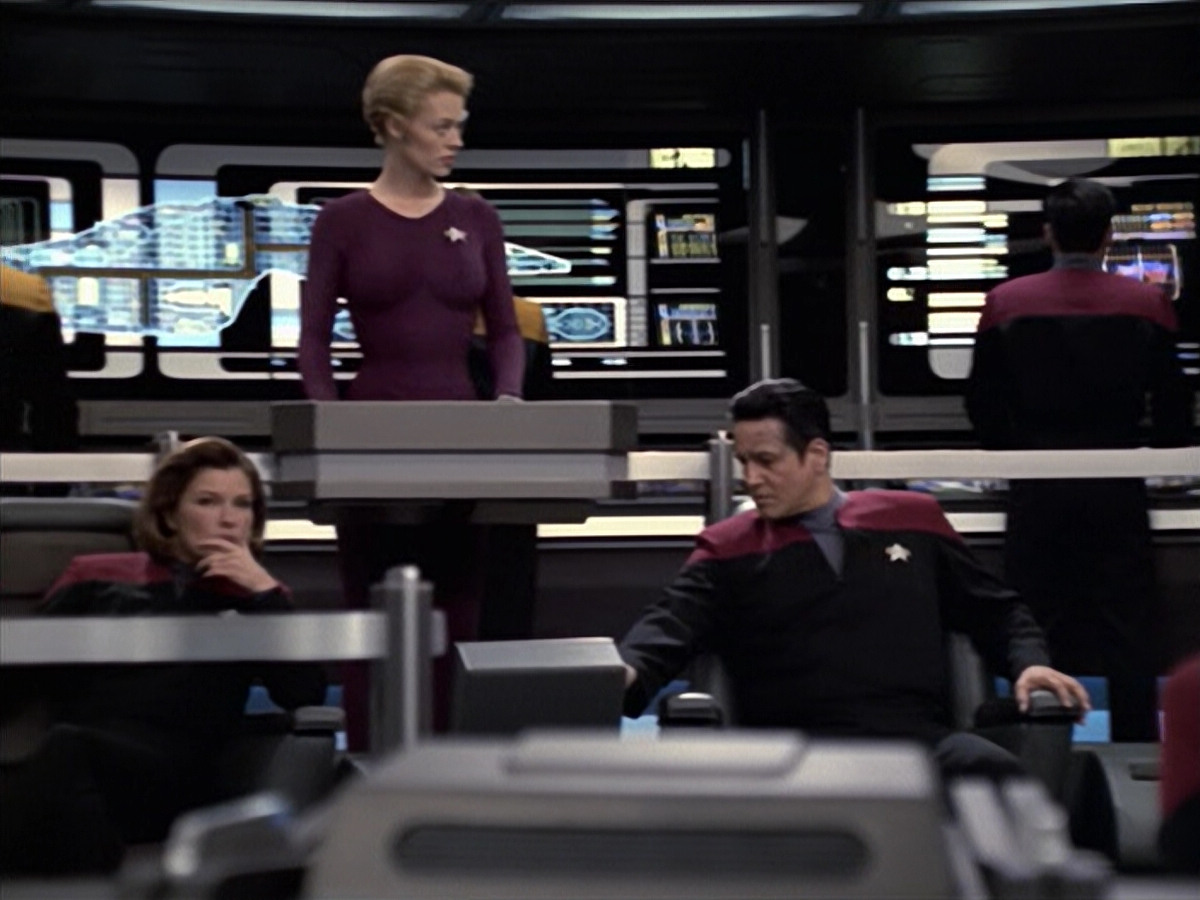 extant_StarTrek_VOY_6x19-ChildsPlay_00798.jpg