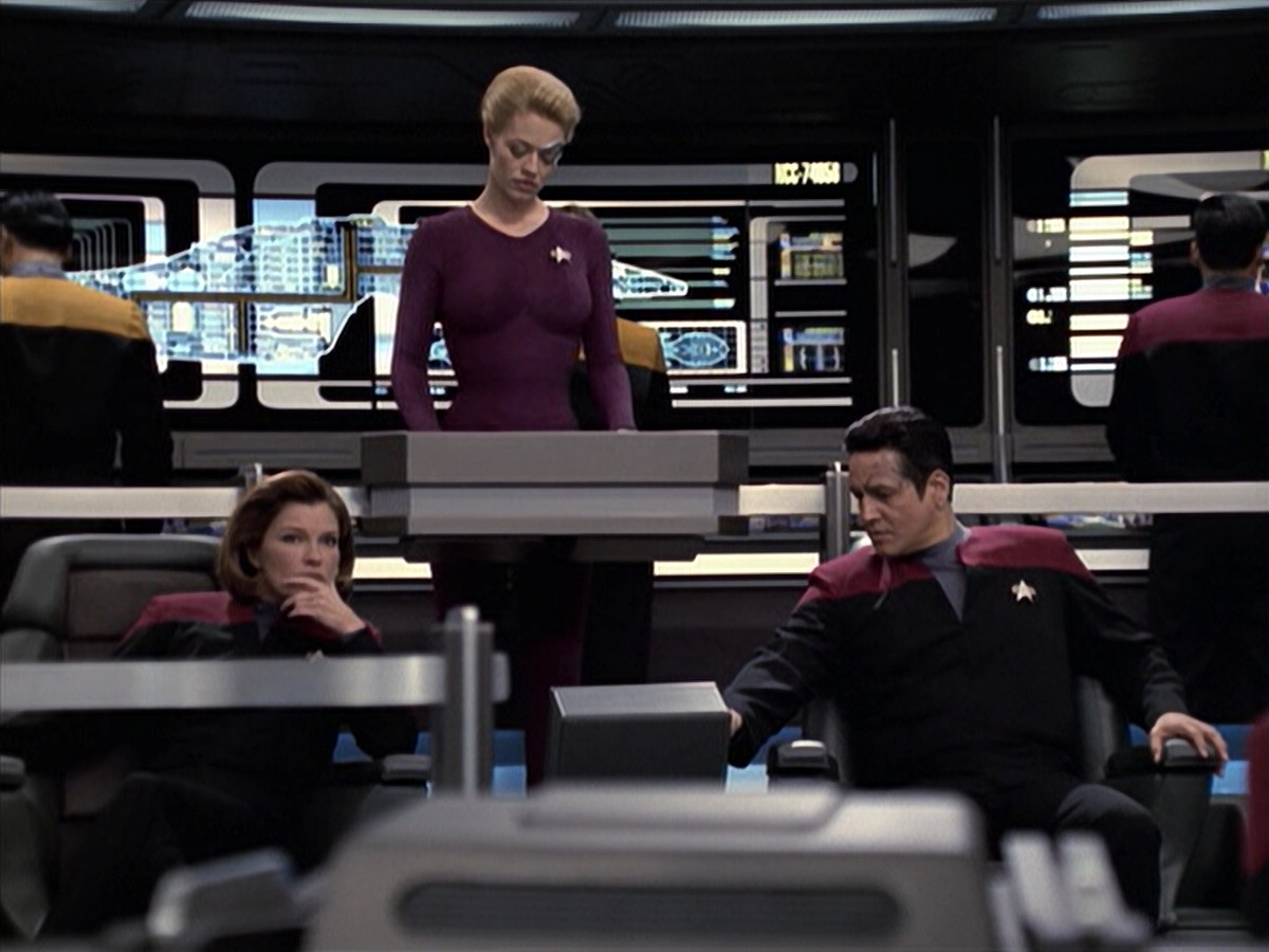extant_StarTrek_VOY_6x19-ChildsPlay_00799.jpg