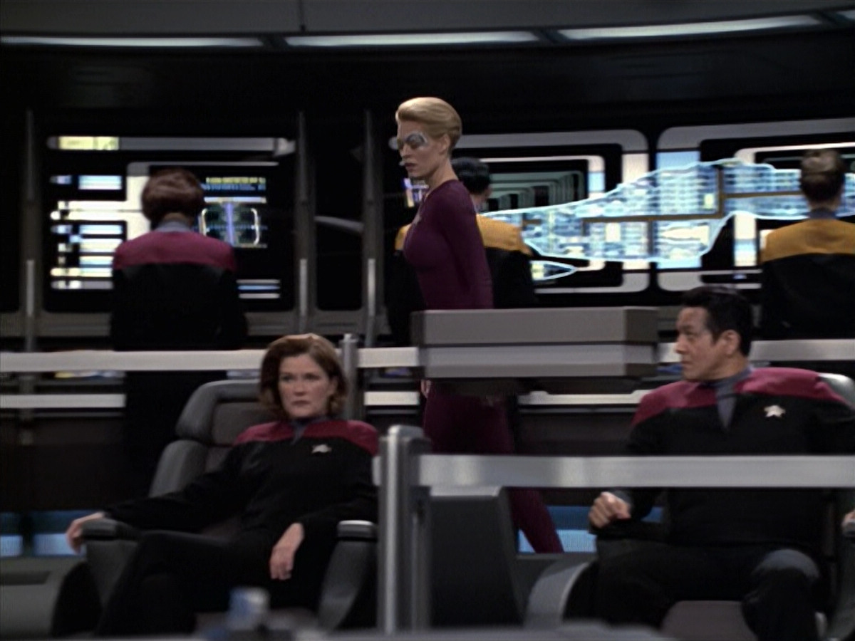 extant_StarTrek_VOY_6x19-ChildsPlay_00836.jpg