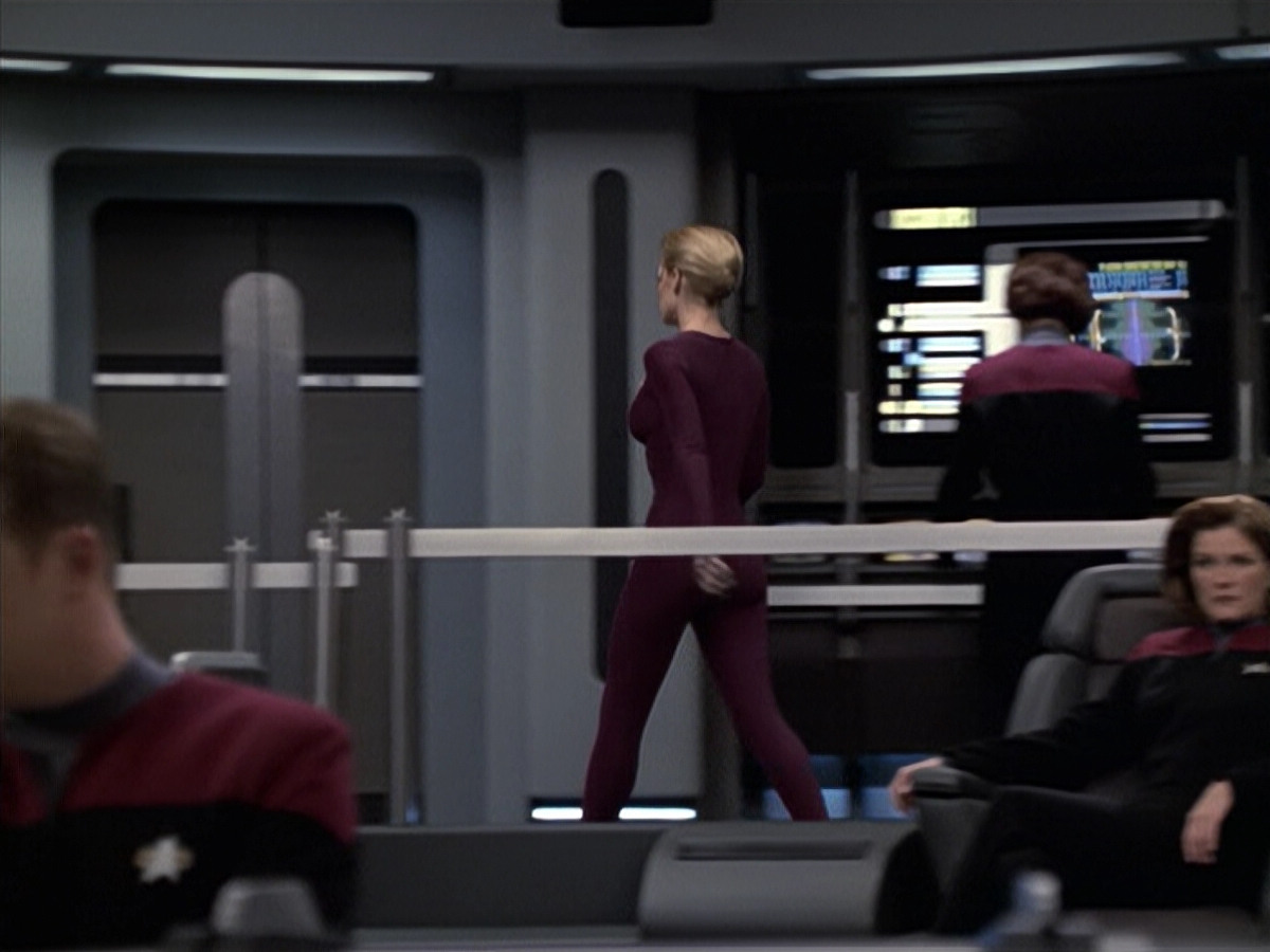 extant_StarTrek_VOY_6x19-ChildsPlay_00838.jpg