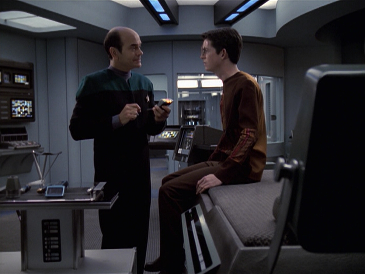 extant_StarTrek_VOY_6x19-ChildsPlay_00852.jpg