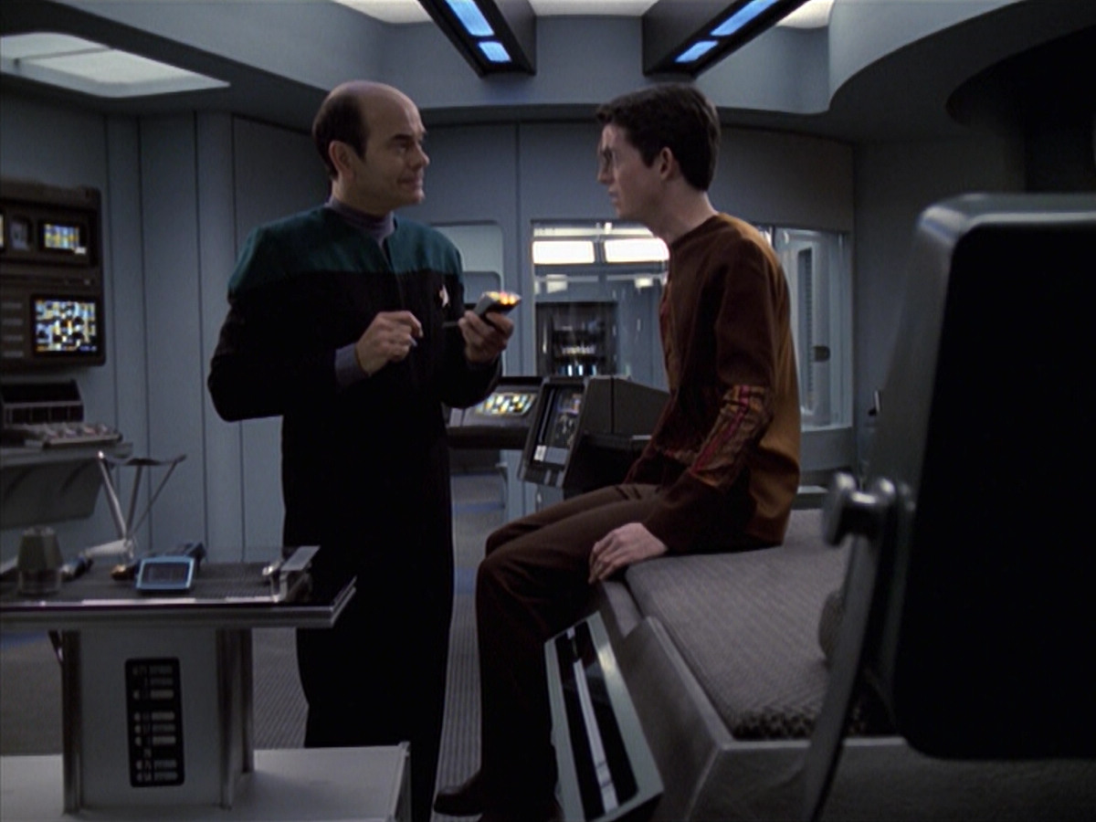 extant_StarTrek_VOY_6x19-ChildsPlay_00853.jpg