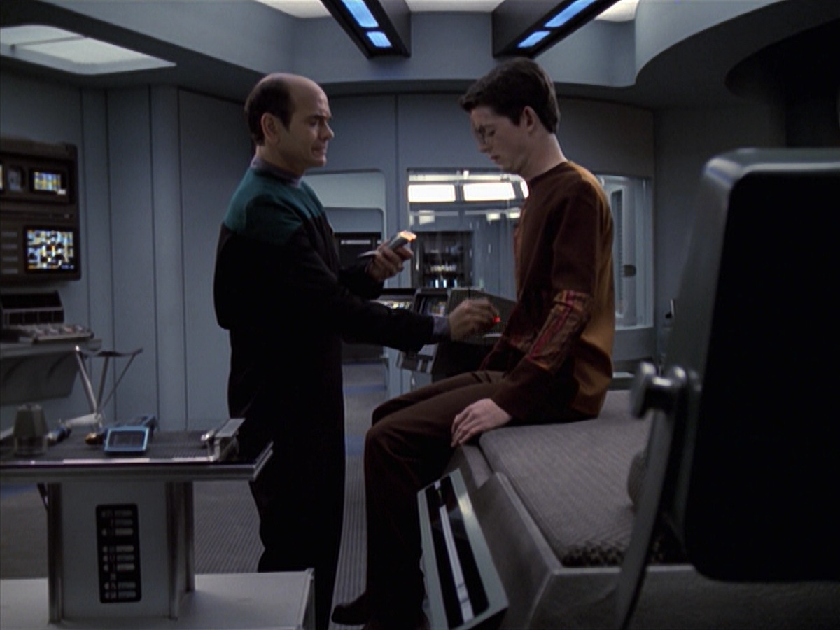 extant_StarTrek_VOY_6x19-ChildsPlay_00857.jpg